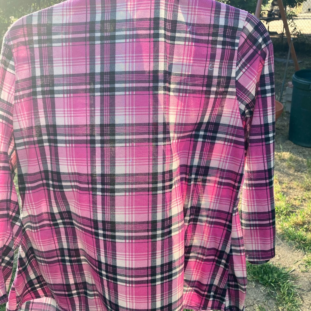 Women’s long sleeve plaid button down shirt.